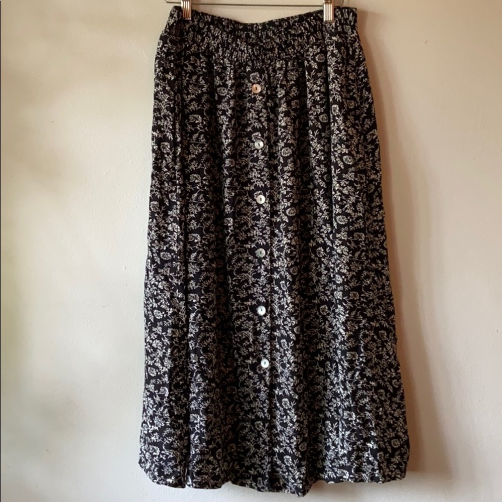 Croft & Barrow petite Large Black button skirt